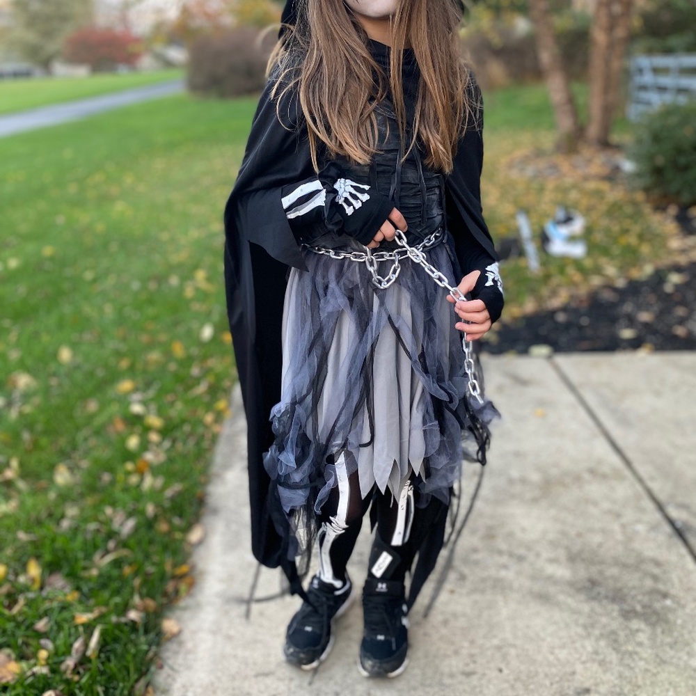 Girls ghoul costume, size M, dress and cape